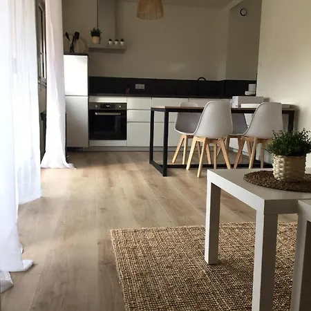 דירה Hyper Centre - 2 Pieces Confort - Terrasse - Ascenseur - קאבורג